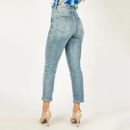 Cuidado y mantenimiento de tus jeans favoritos: Consejos para mantenerlos en buen estado