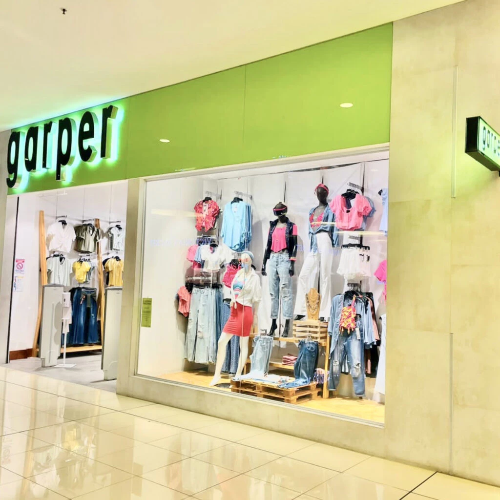 Tienda en línea de ropa para mujer en Lincoln Plaza, San José Tienda en línea de ropa para mujer en Lincoln Plaza, San José