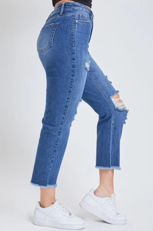 Jeans recto con detalles rotos y ruedo desmechado